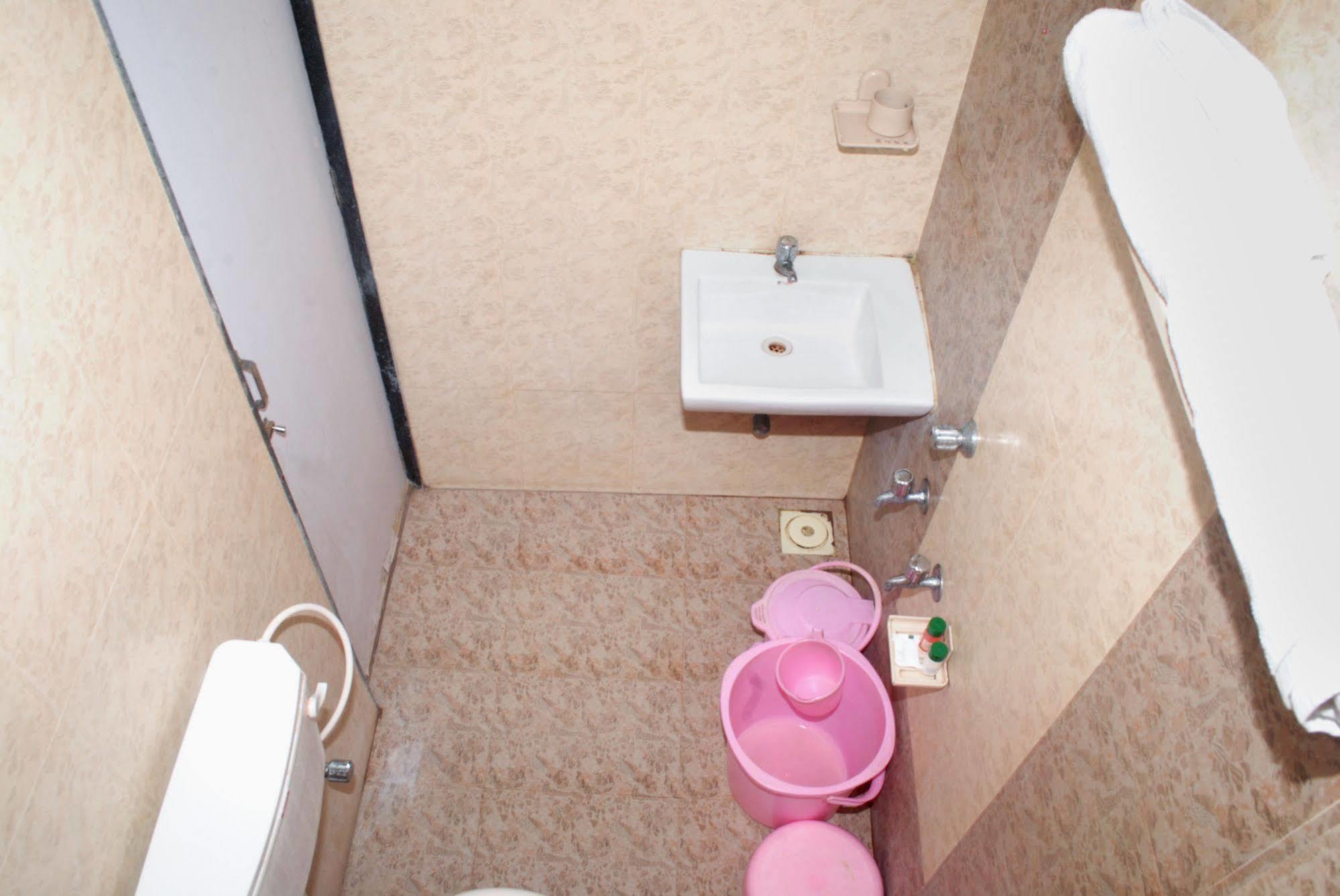 Oyo 14943 Shubh Suvidha Hotel โสมนัส ภายนอก รูปภาพ