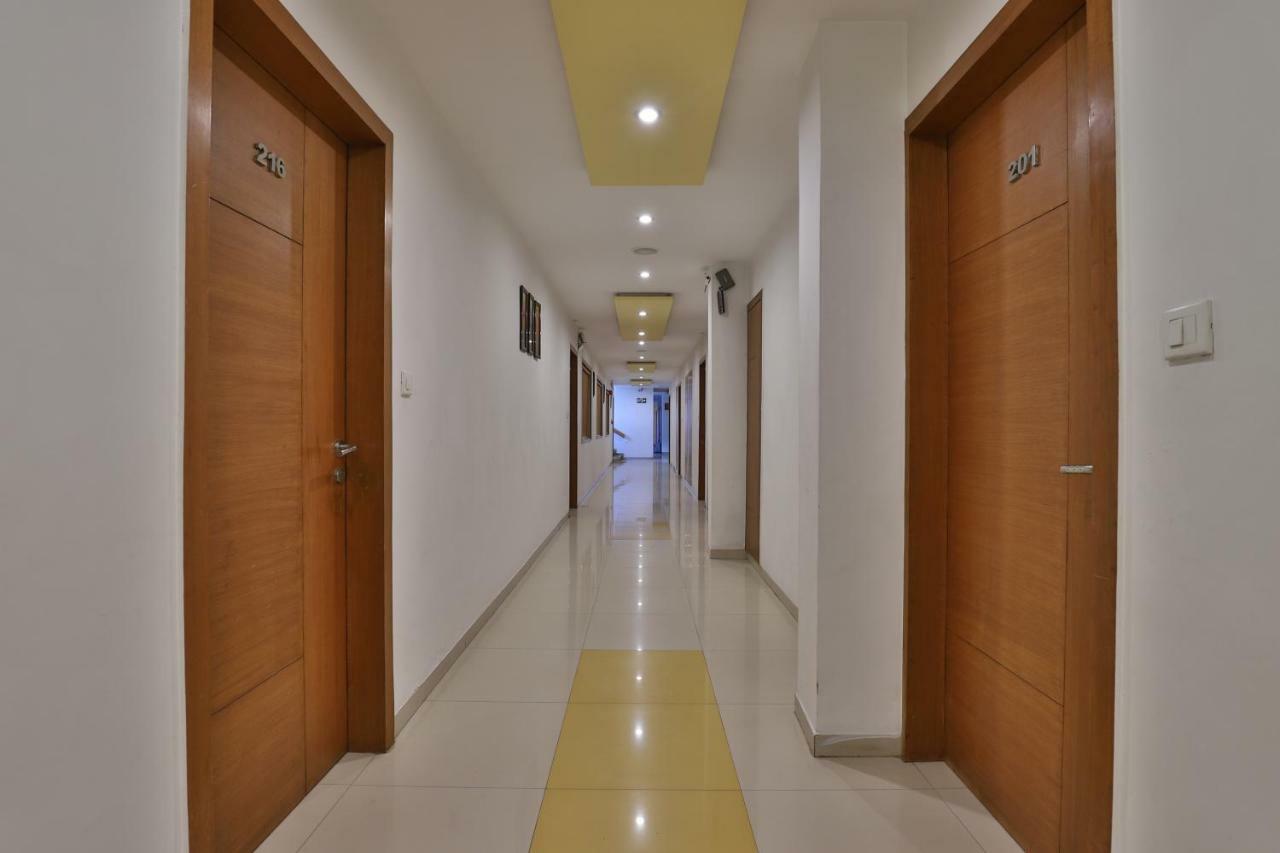 Oyo 14943 Shubh Suvidha Hotel โสมนัส ภายนอก รูปภาพ