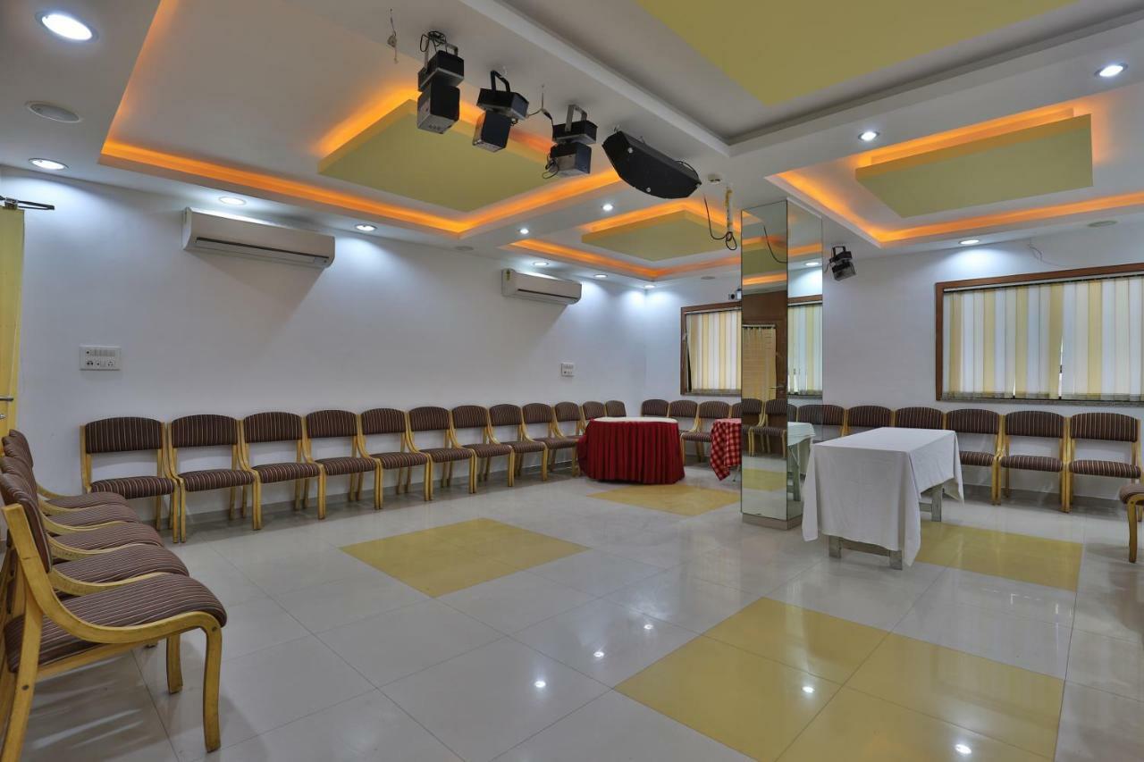 Oyo 14943 Shubh Suvidha Hotel โสมนัส ภายนอก รูปภาพ