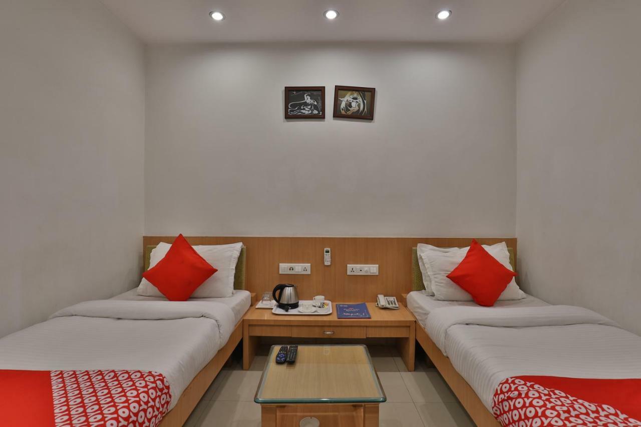 Oyo 14943 Shubh Suvidha Hotel โสมนัส ภายนอก รูปภาพ