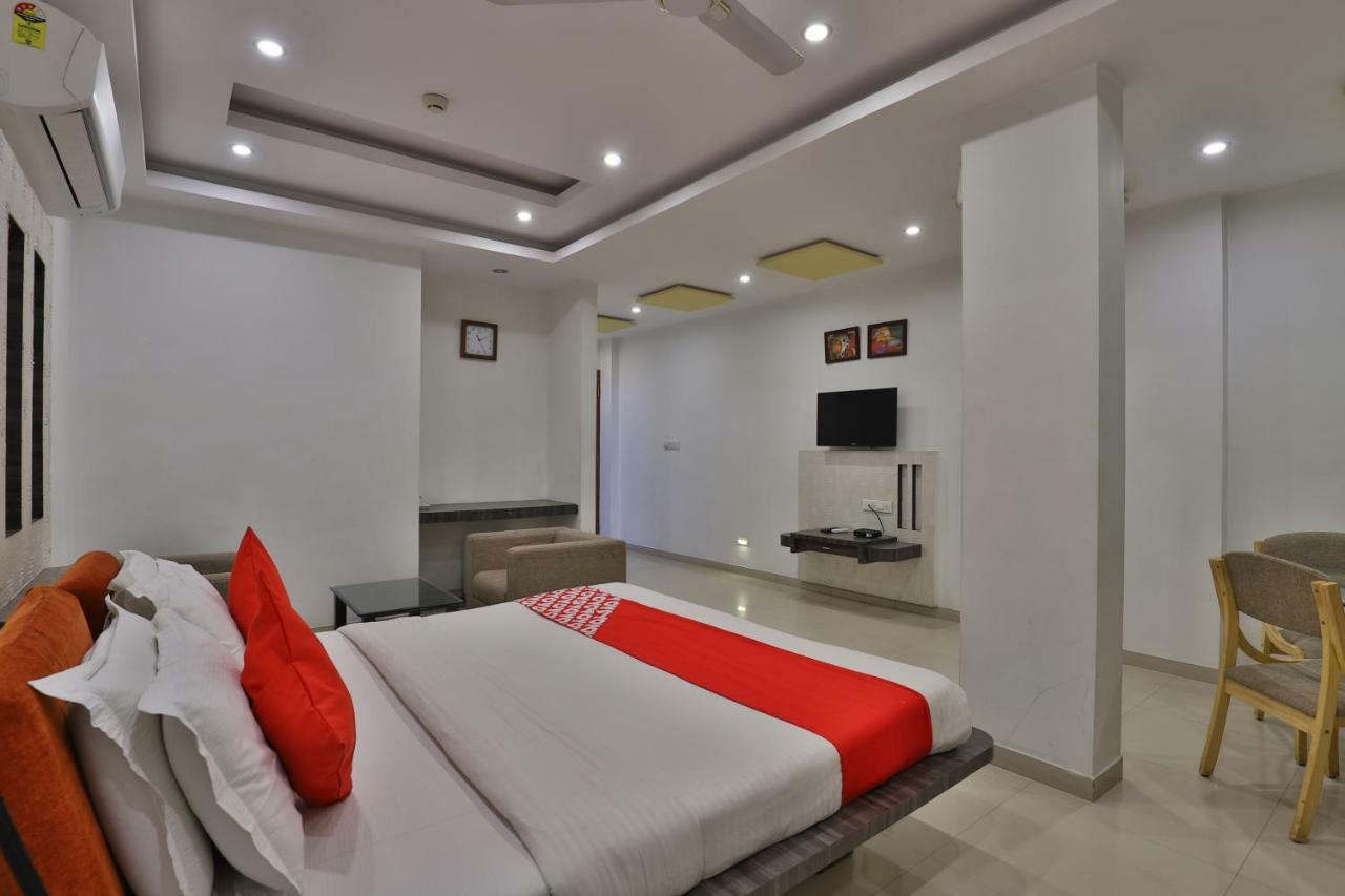 Oyo 14943 Shubh Suvidha Hotel โสมนัส ภายนอก รูปภาพ