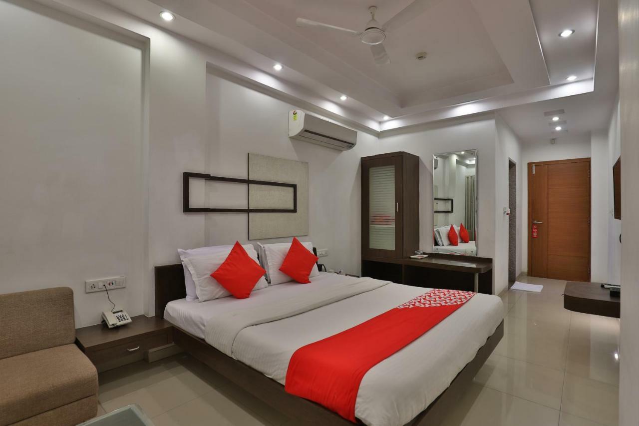 Oyo 14943 Shubh Suvidha Hotel โสมนัส ภายนอก รูปภาพ