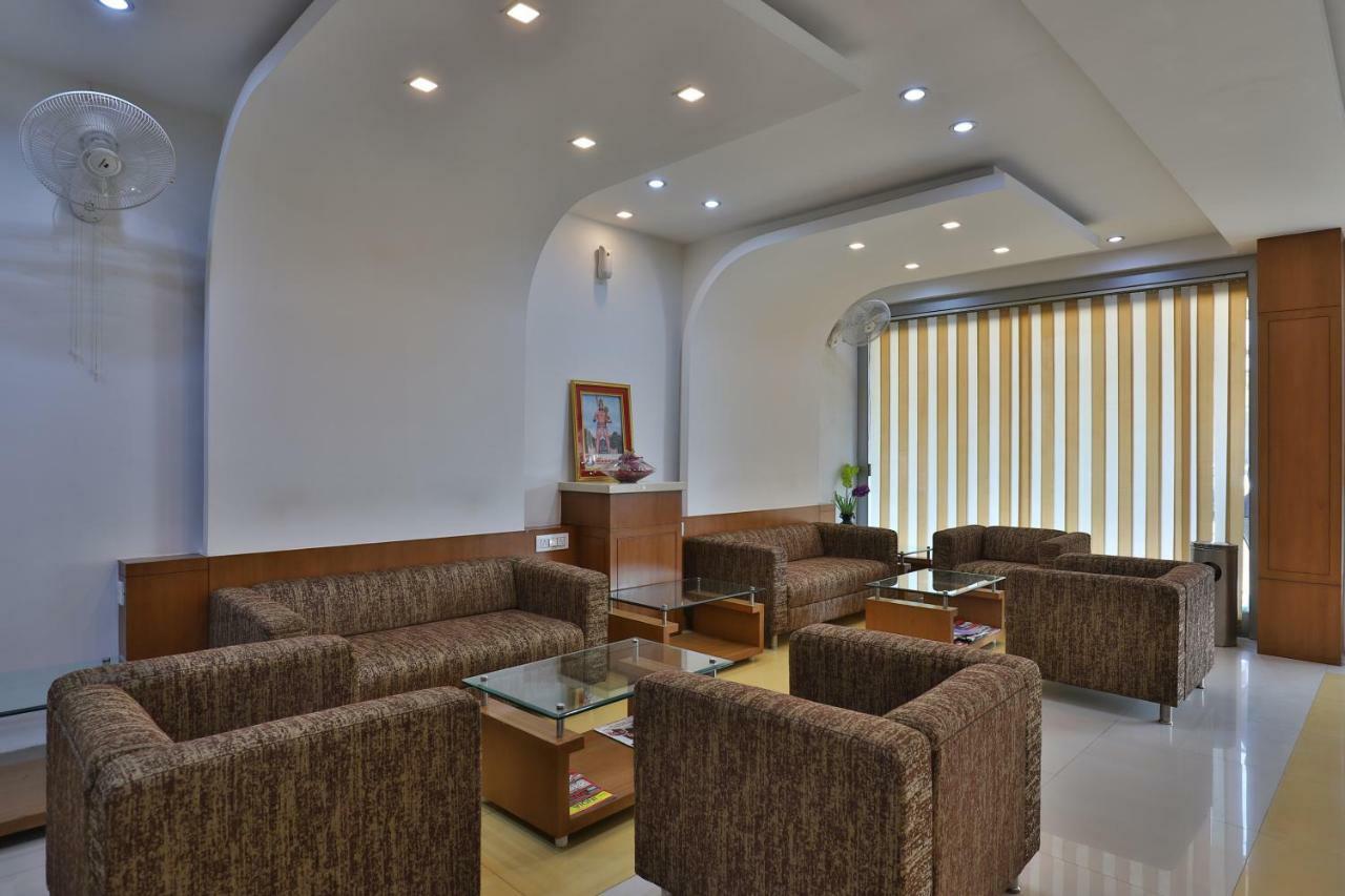 Oyo 14943 Shubh Suvidha Hotel โสมนัส ภายนอก รูปภาพ