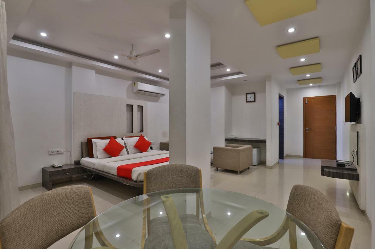 Oyo 14943 Shubh Suvidha Hotel โสมนัส ภายนอก รูปภาพ