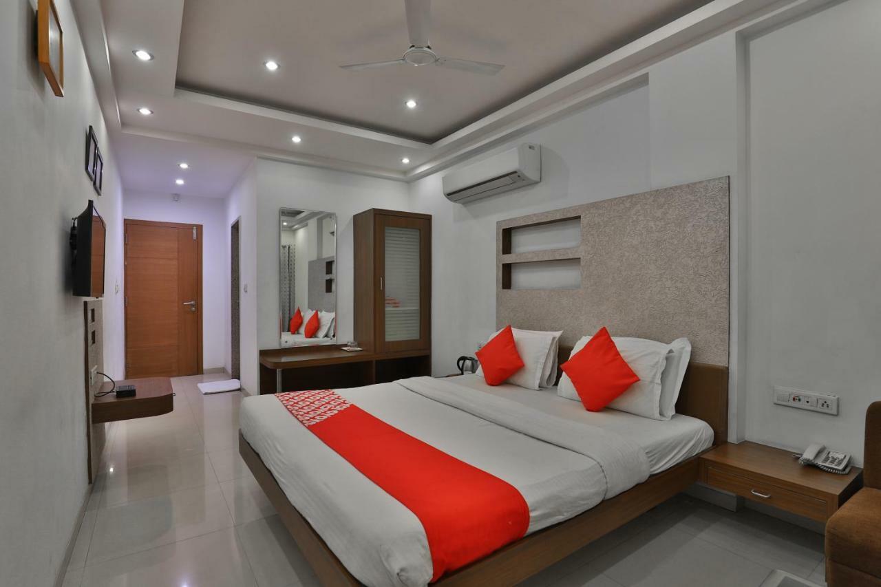 Oyo 14943 Shubh Suvidha Hotel โสมนัส ภายนอก รูปภาพ