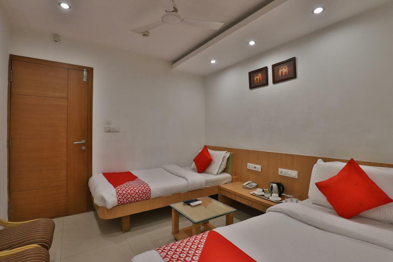 Oyo 14943 Shubh Suvidha Hotel โสมนัส ภายนอก รูปภาพ